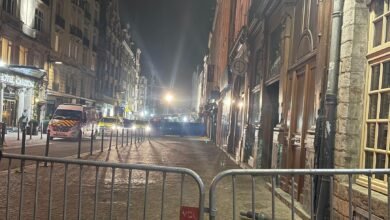 Photo of Lille : Un corps sans vie sorti des décombres dans la nuit, la rue Pierre Mauroy « figée pour le procureur »